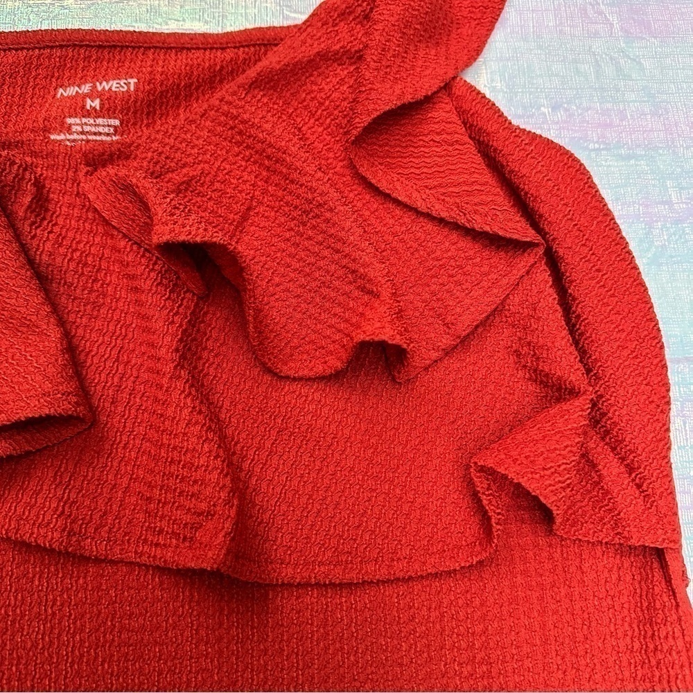 Nine West Women’s M Tiered Flutter Sleeveless Top Dogwood Leaf Red - Picture 6 of 14